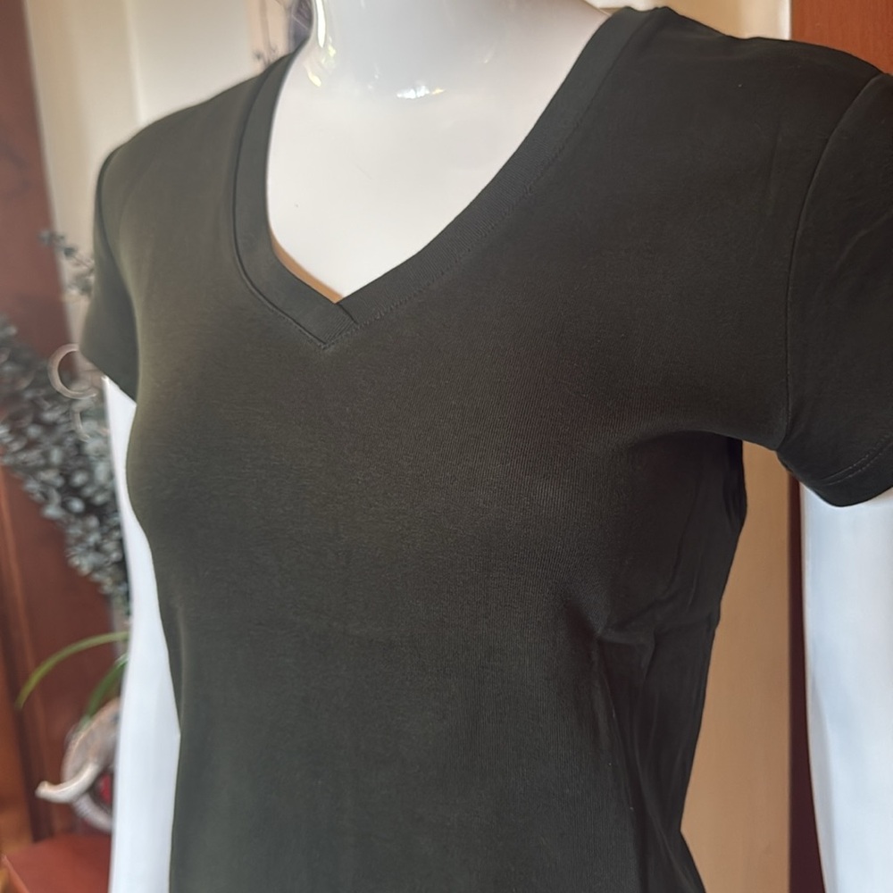 NWT northern reflections size small Classic V-Neck dark Olive Green Women's Top